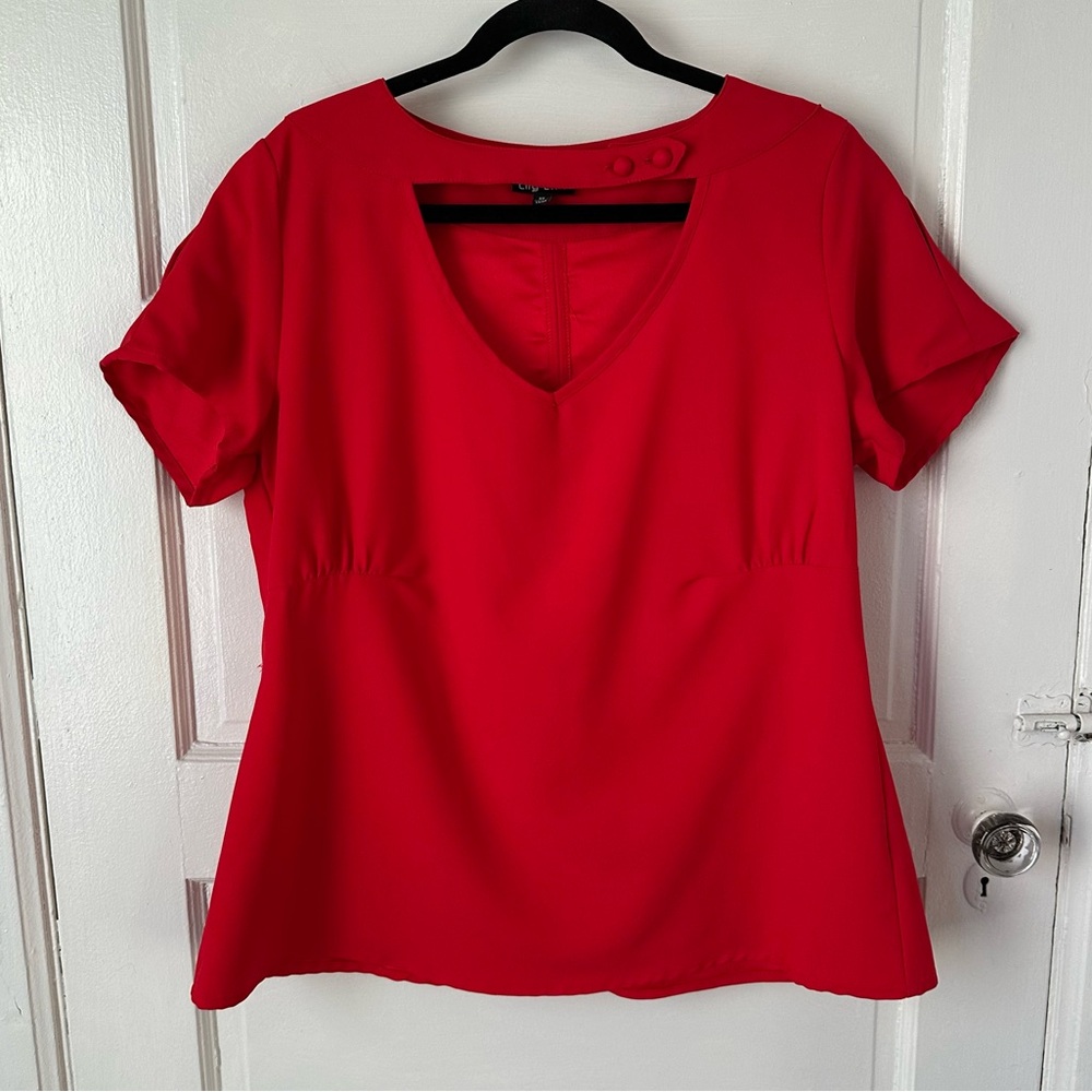 3/$20💥City Chic Women’s Red Blouse Short Sleeve Split Back Minimalist Chic NWOT